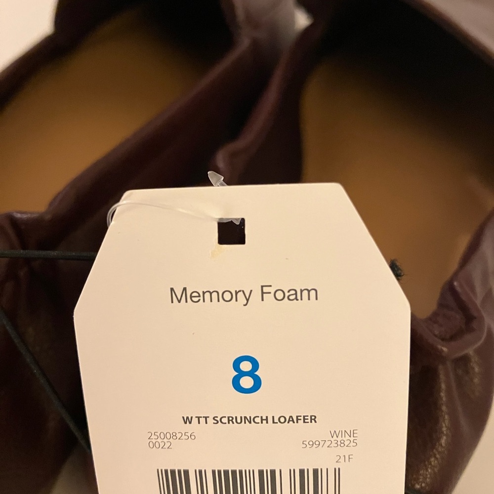 #61 Women’s Time and Tru Wine Memory Foam Scrunch Loafer - Size 8 - NWT - Picture 4 of 4